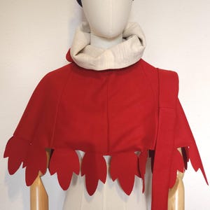 14th century medieval liripipe hood made of wool and linen lining, with dagged edges