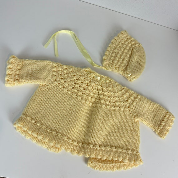 VTG Hand-knit Baby Yellow Sweater Bonnet Set, 197… - image 4