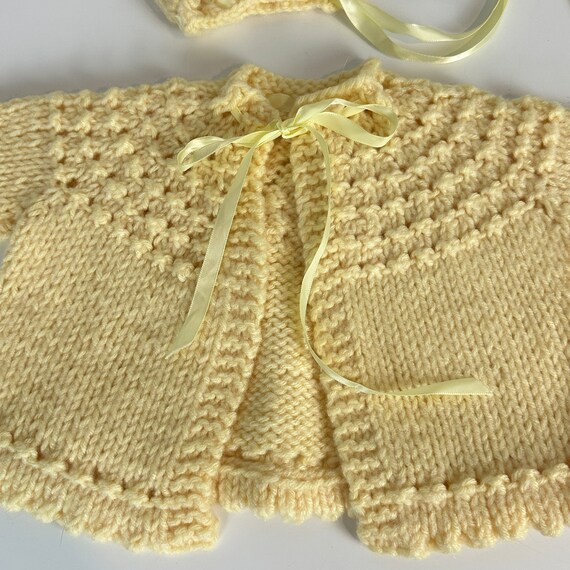 VTG Hand-knit Baby Yellow Sweater Bonnet Set, 197… - image 2