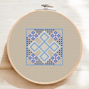 Blauw biscornu-kruissteekpatroon Leuk kruissteek speldenkussen Winterornament Digitaal formaat pdf