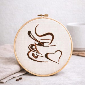 Wzór haftu krzyżykowego: Filiżanka do kawy: Wystrój kuchni w stylu hygge (plik PDF w wersji cyfrowej)
