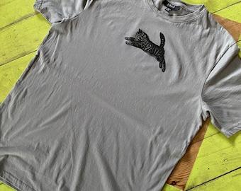 Jumping Kitty grijs handbedrukt katoenen unisex t-shirt