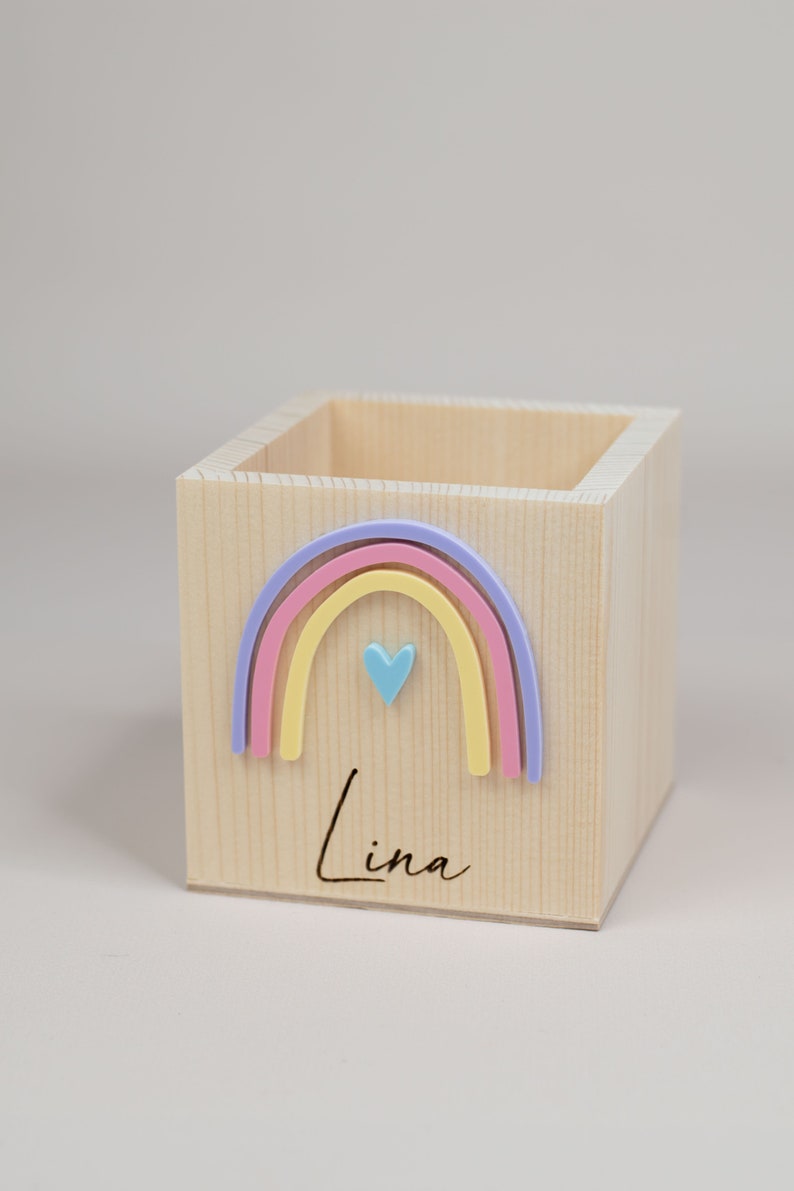 Personalisierter Stiftebecher aus Holz , Stiftehalter Regenbogen , Einschulung Geschenk,Schulkind Bild 8