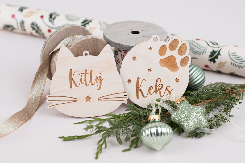 Personalisierter Weihnachtsbaum-Anhänger  , Weihnachtskugel aus Holz ,Christbaumschmuck für Katze oder  Hund, Personalisierte Holzanhänger