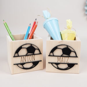 Pot à crayons en bois personnalisé, pot à crayons de football avec nom, cadeau d'inscription scolaire, boîte à crayons pour écoliers, cadeau de cône d'école