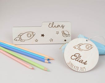 Regalo di iscrizione scolastica Rocket Space, set di etichette personalizzate per coni scolastici e supporto per la lettura, etichette regalo per coni scolastici, regalo per coni scolastici
