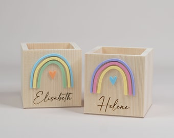 Personalisierter Stiftebecher aus Holz , Stiftehalter Regenbogen  , Einschulung Geschenk,Schulkind