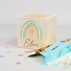 Personalisierter Stiftebecher aus Holz , Stiftehalter Regenbogen , Einschulung Geschenk,Schulkind Bild 4