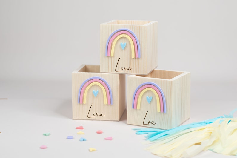 Personalisierter Stiftebecher aus Holz , Stiftehalter Regenbogen , Einschulung Geschenk,Schulkind Bild 7