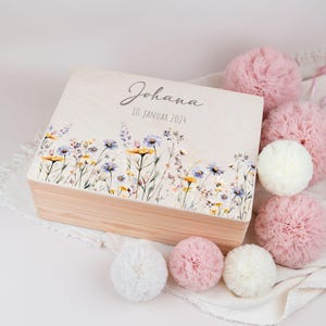 Caja de recuerdos de bebé, regalo de bautismo niña, caja de recuerdos de bebé, regalo de nacimiento, niña, caja de madera flores con nombre