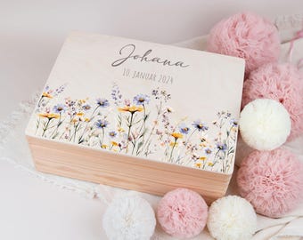 May include: A wooden keepsake box with a floral design and the name "Johana" and the date "10. Januar 2024" printed on the lid.