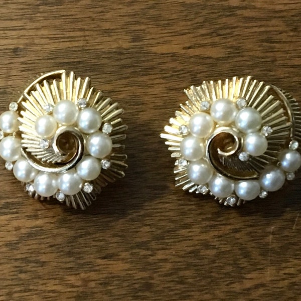 VTG c1960s "TRIFARI CROWN" faux Pearl/Rhinestone Gold-tone clip-on Earrings, Bridal, Mid-century mod, Mother-of-Bride, Classic Style