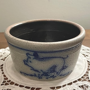 VTG &quot;ROWE POTTERY Works&quot; Salt Glazed/Cobalt Pig/Farmhouse/Country Decor, Handmade Stoneware Bowl