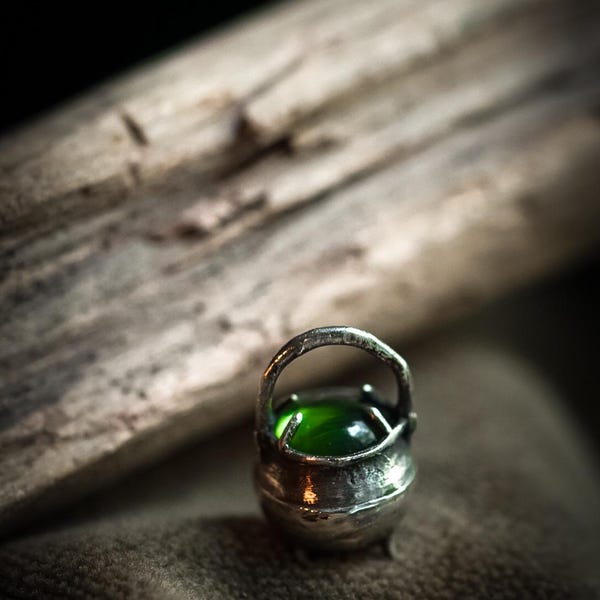 Colgante de caldero con ámbar verde - hecho de plata de ley 925