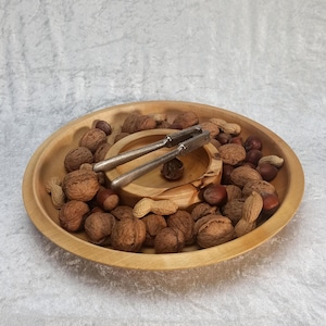 XL bowl for nuts and nut shells made of maple