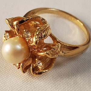 Vintage Floral Faux Pearl & Crystal Rhinestone Gold toned Cocktail Statement Ring - Size 4-1/2, Marked with Makers Mark + FREE SHIPPING!