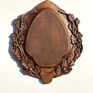 Hunter&#39;s Pride Oak Leaf Trophy Medallion – Einzigartige Wanddekoration für die Lodge oder als Geschenk, Außenmaß 13 x 12 Zoll und Innenmaß 8 x 6 Zoll