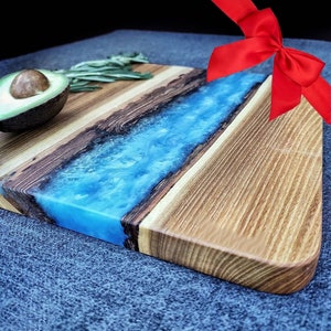 Epoxy Resin Board - A Stunning Handcrafted River Design that Elevates Any Space