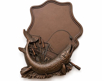 Hunter's Pride Trophy Medallion - Unique Wall Decor for Lodge or Gift, measuring 18x15 inches outside and 10x11 inches inside