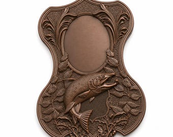 Hunter's Pride Trophy Medallion - Unique Wall Decor for Lodge or Gift, measuring 18x15 inches outside and 10x11 inches inside
