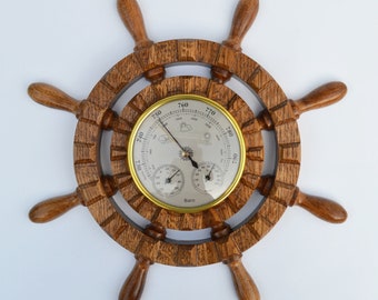 Barómetro de madera ricamente decorado - Estación meteorológica artesanal, barómetro de timón de madera - Elegancia náutica en cada lectura