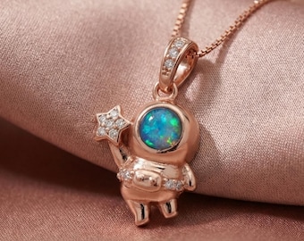 Collier astronaute opale, opale australienne pendentif espace en argent sterling 925, bijoux célestes en or rose, cadeau unique mignon pour amoureux de l'espace