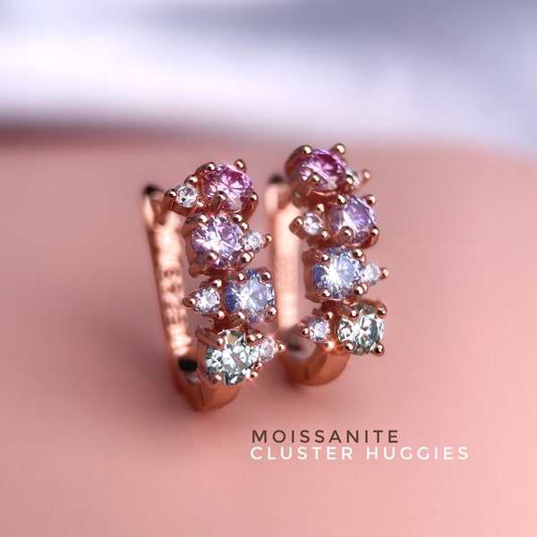 Moissanite Cluster Huggies, Moissanite Hoop Ohrringe, Weisse Moissanite Cluster Huggies, Weisse Moissanite Ohrringe, 925 Silber Ohrring