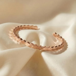 Manschett med honungskaka: 925 sterlingsilver, 18 karat roséguld, rodium