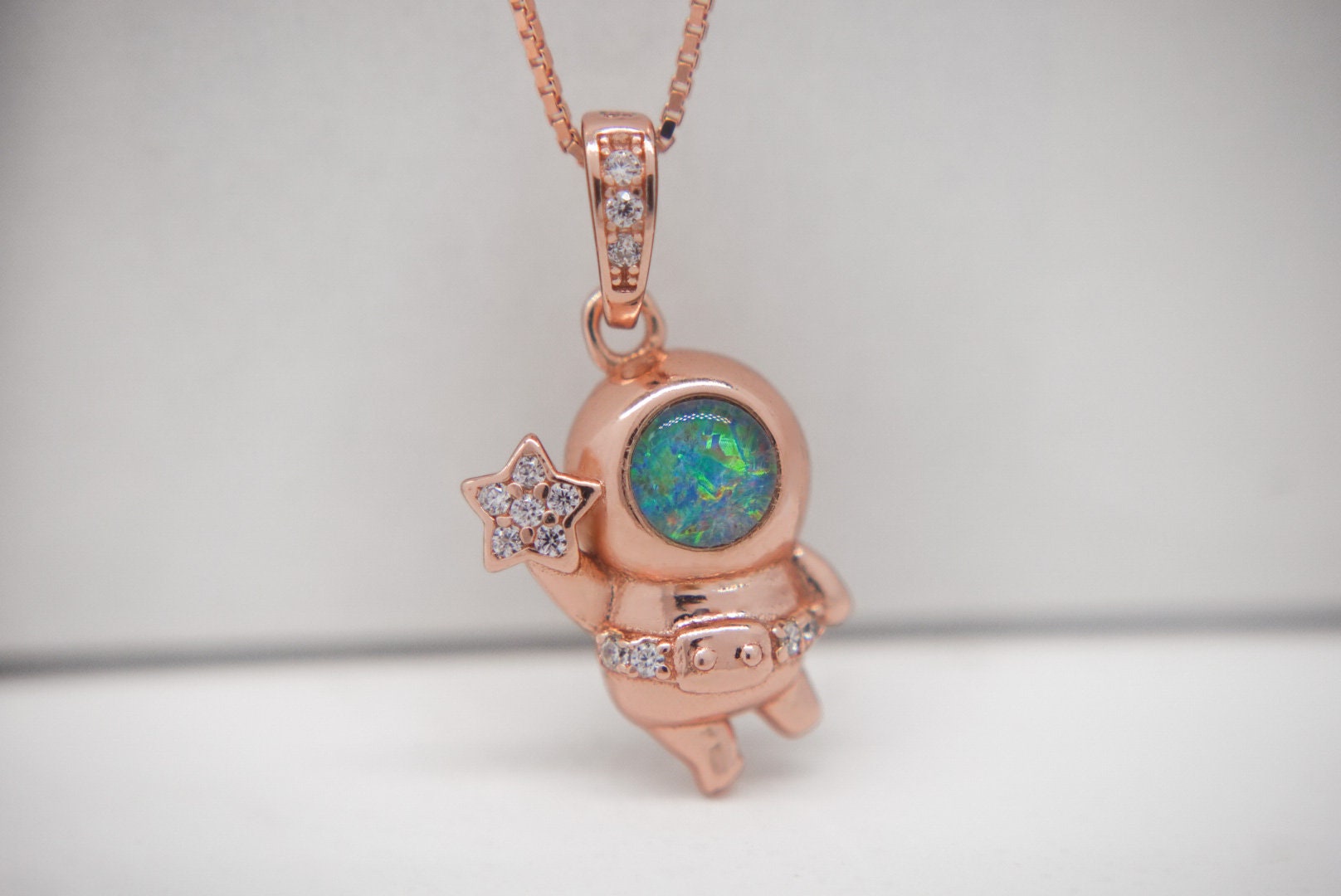 Valentine's Day Personalized Astronaut Space Moon Star Photo Projection Necklace With I Love You 100 Languages Couple Gift Projection Necklaces