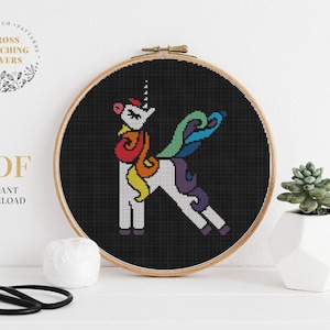 Patrón de punto de cruz del alfabeto, letra monograma "K", divertido bordado de unicornio, descarga instantánea digital PDF, decoración de la pared del hogar