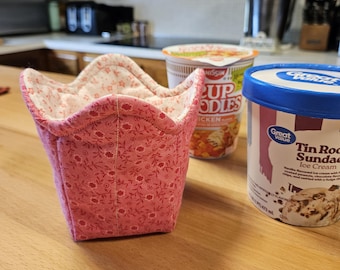 Reversible Pint Size Cozy for Ice Cream or Ramen Microwave Safe, Pink and White Posey Design