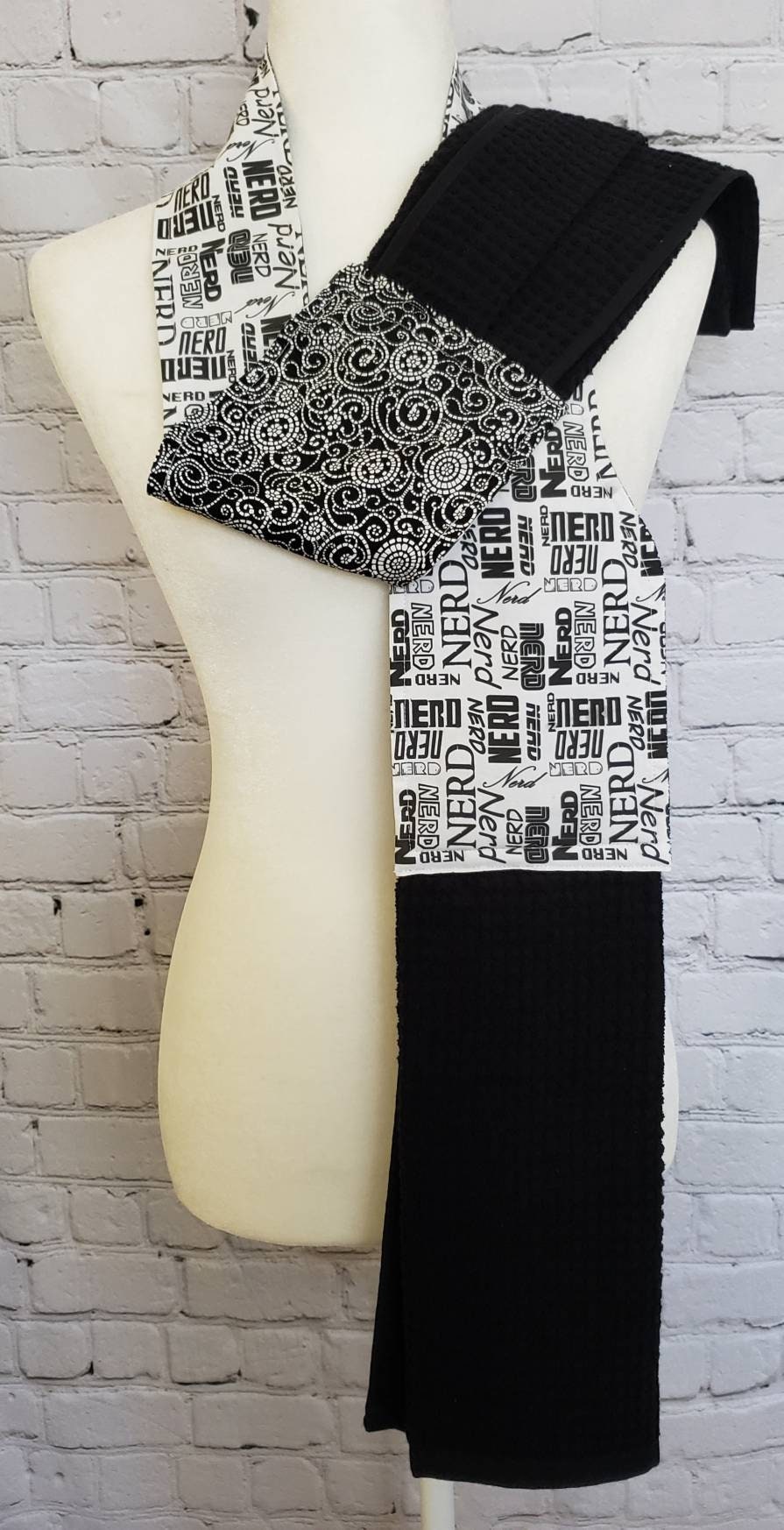 NFL Las Vegas Raiders Fabric Kitchen Scarf, Kitchen Boa, Kitchen Towel,  Gift for Foodies, Tailgating, Housewarming, Chefs, Wine Lovers, BBQ 