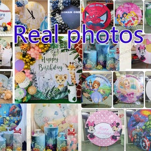Puede incluir: Una colecci&oacute;n de fondos redondos para fiestas y soportes cil&iacute;ndricos, con varios temas como superh&eacute;roes, personajes de Disney y celebraciones de cumplea&ntilde;os. La frase "Real photos" se muestra en texto azul.
