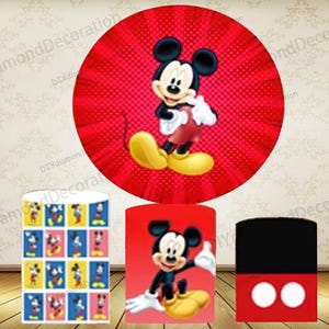 Puede incluir: Una colecci&oacute;n de decoraciones con el tema de Mickey Mouse. La imagen presenta un gran c&iacute;rculo rojo con Mickey Mouse en el centro, junto con otros tres elementos decorativos. Un elemento tiene una cuadr&iacute;cula de im&aacute;genes de Mickey Mouse, y otro tiene un gr&aacute;fico de Mickey Mouse.