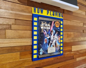DVD und Blu-ray-Rahmen, Jetzt spielen, Jetzt zeigen, Demnächst - An der Wand befestigt