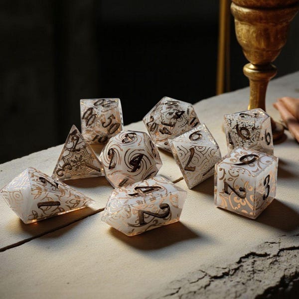 Sanctum Shards Würfelset - Scharfkantige Polyedrischer Würfel mit goldenen Runen