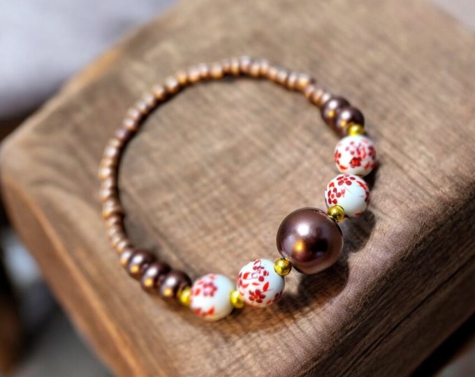 Beaded floral brown bracelet,