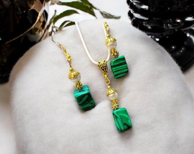TIC Jewelry, Homemade collection, Malachite, 1 pair of earrings, 1 necklace