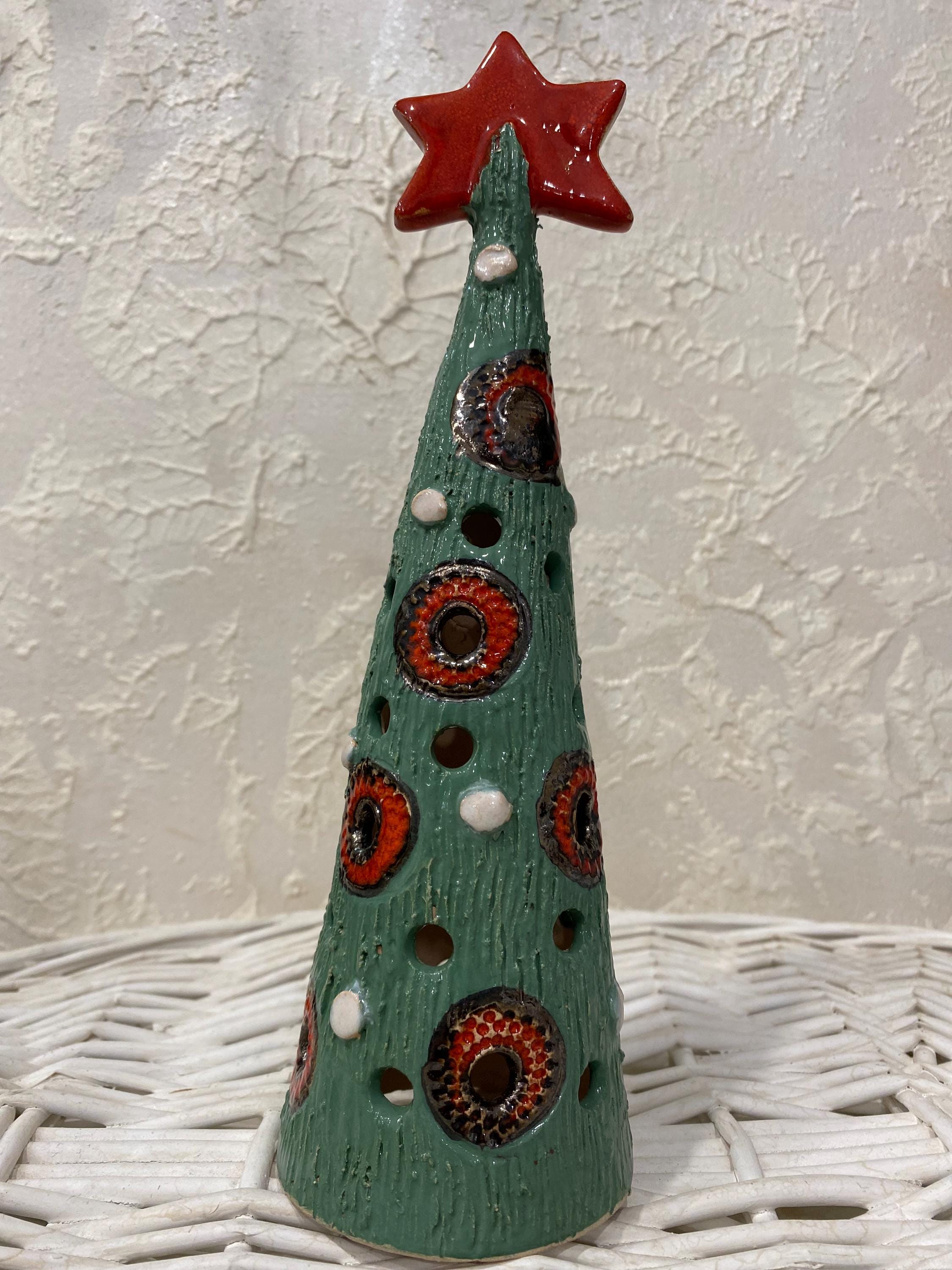 手作りの陶器製クリスマスツリーキャンドルホルダー、ティーライト 