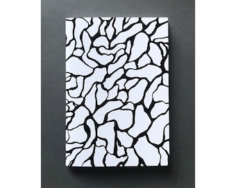 Quaderno con motivo astratto, bianco e nero, realizzato a mano.