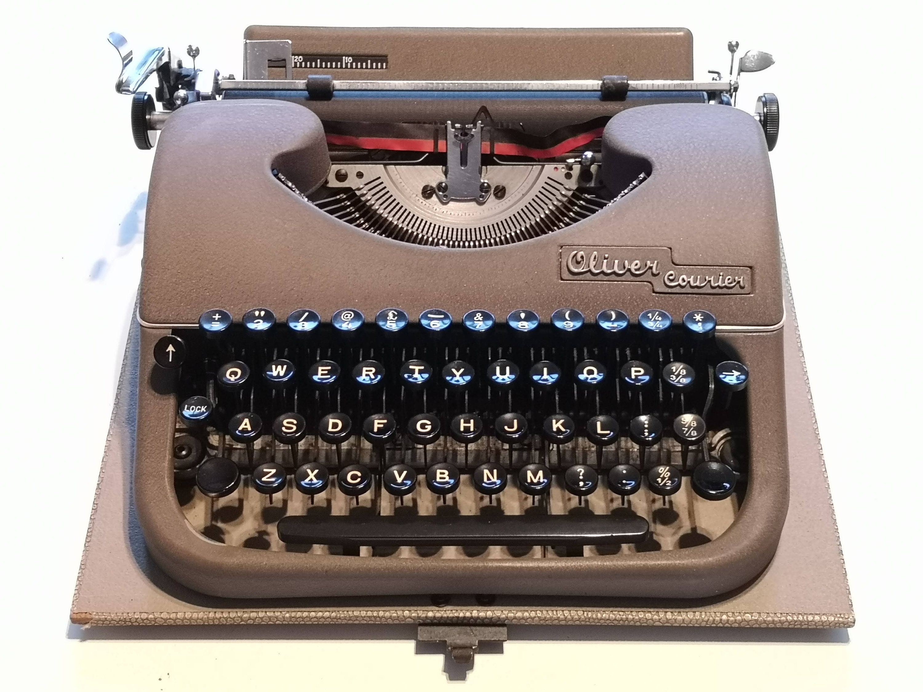 アンティークのレトロなOLIVERタイプライター 【公式通販】