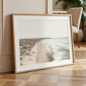 ニュートラルなビーチプリント、海岸風ウォールアート、ボヘミアンビーチデコレーション、風景海写真 画像 1