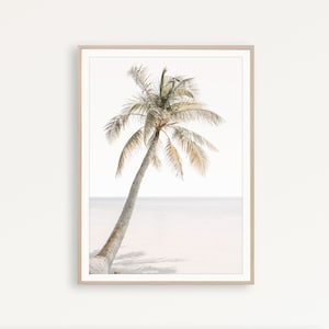 Impresión de palmera, decoración costera, impresión de arte tropical, arte de pared de playa pastel, decoración neutra, impresión de playa tropical, póster de palmera imprimible del océano