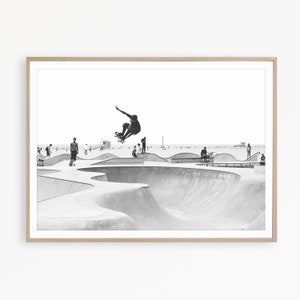 Skateboard Poster Black and White California Photo Venice Beach Print Skateboard Wall Art California Poster Dorm Decor Boy Skateboarding Art