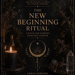 Könnte beinhalten: Ein dunkles Bild mit einer brennenden schwarzen Kerze, einem Kristall und einem Buch mit dem Titel "The New Beginning Ritual". Das Buchcover hat goldene Himmelsdesigns und Text. Der Satz "Urban Sorcery" ist ebenfalls sichtbar.