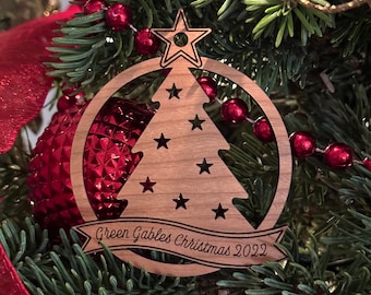 Plik z wycinaną laserowo ozdobą choinkową: szablon Glowforge (SVG, PDF)