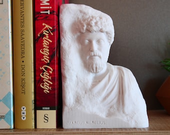 Statue / Home Decor