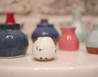 Conjunto de 10 jarrones de cerámica en miniatura hechos a mano, cerámica esmaltada, regalo perfecto para los amantes de las miniaturas, pequeños jarrones de cerámica decorativos, regalos de cerámica