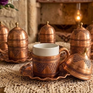 Tasses à café turques en cuivre gravées à la main