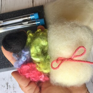Needle Felting Kit Beginner, Felted Bear DIY Craft, Holiday Gift image 7